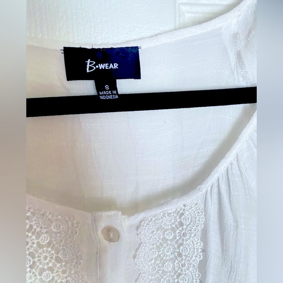 Women’s Short Sleeve Sheer Button Down Peasant Blouse with Eyelet Detail Small - Picture 6 of 7